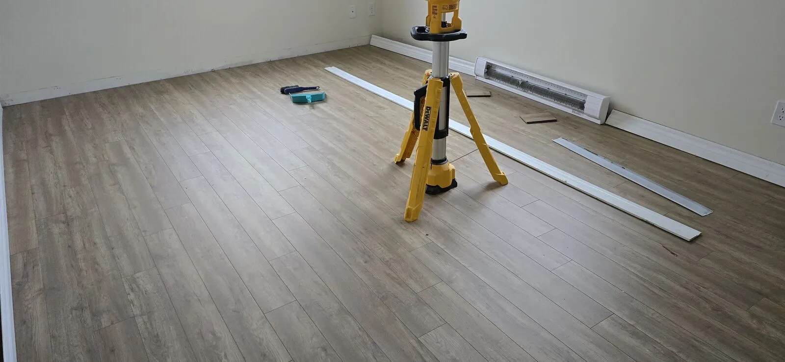 Laminate flooring throughout — finished (2)