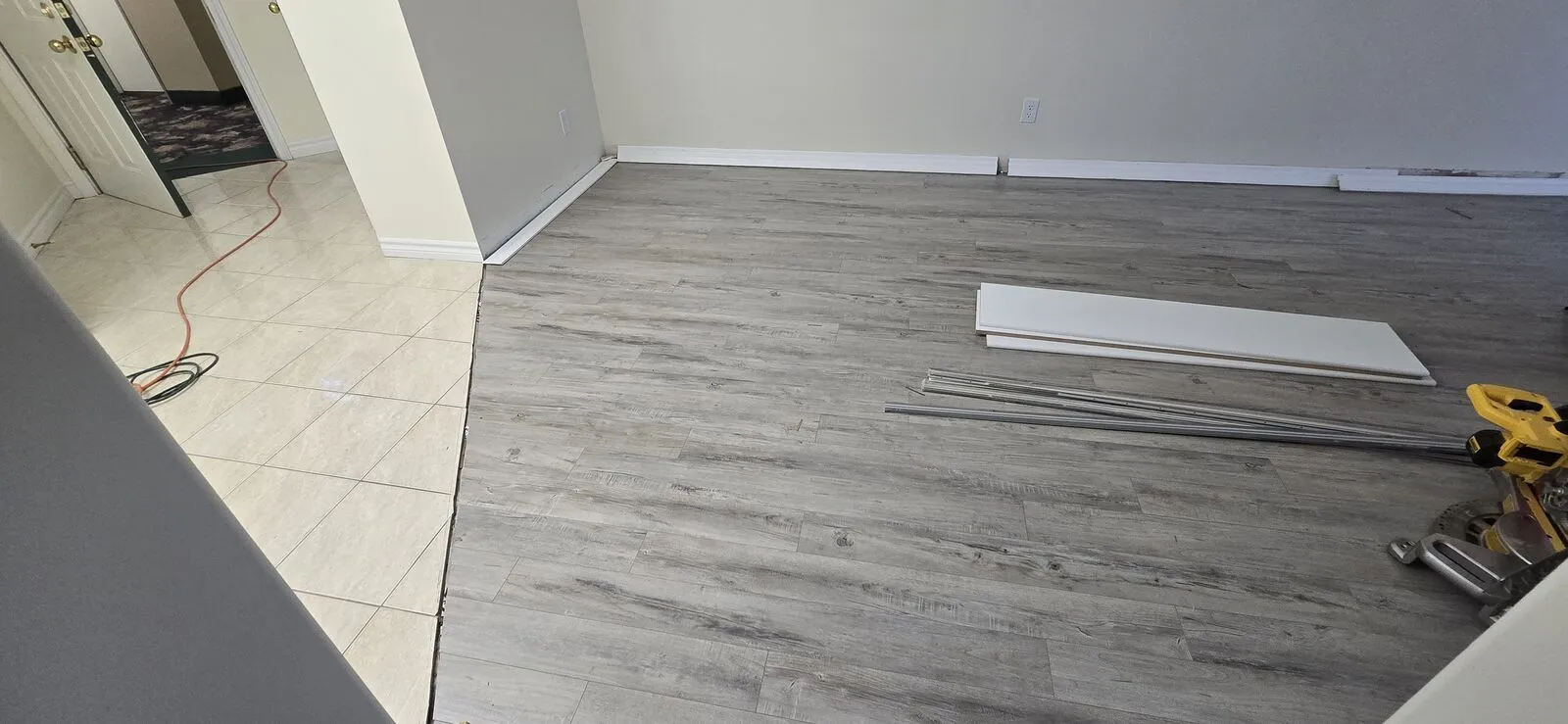 Laminate flooring throughout — finished (3)